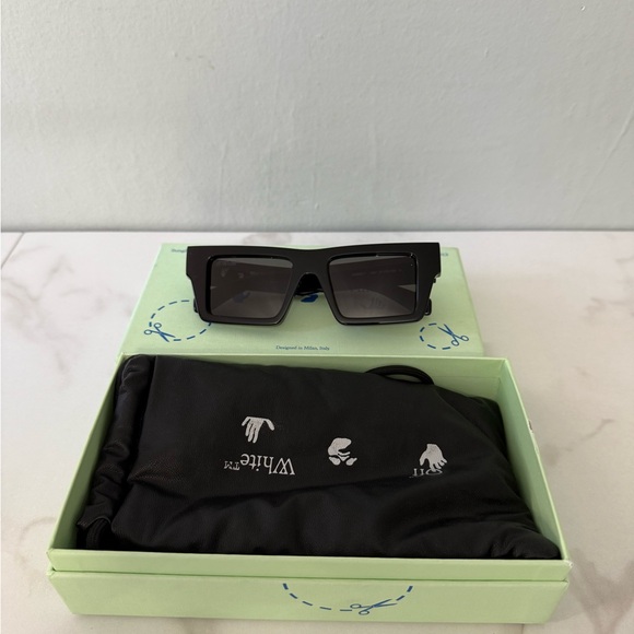 Off-White Black/ Dark grey Nassau Oerio17